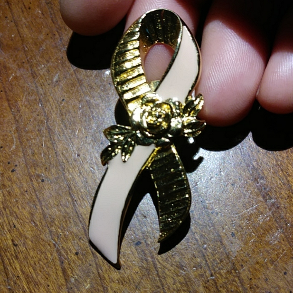 SALE! Avon Oct. Breast Cancer Awareness month pin